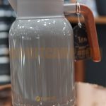 فلاسک فینیک سایز 2 لیتر دسته چوبی